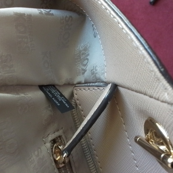 Michael Kors Blush Cream w/Gold Chains/Accents NEW🥰Excellent - Picture 6 of 10